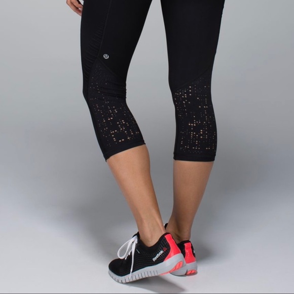 Lululemon Water Bound Crop - Picture 2 of 12
